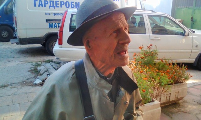 95-годишен ветеран от Втората световна война подпали гаража на социален работник в Карлово, защото...