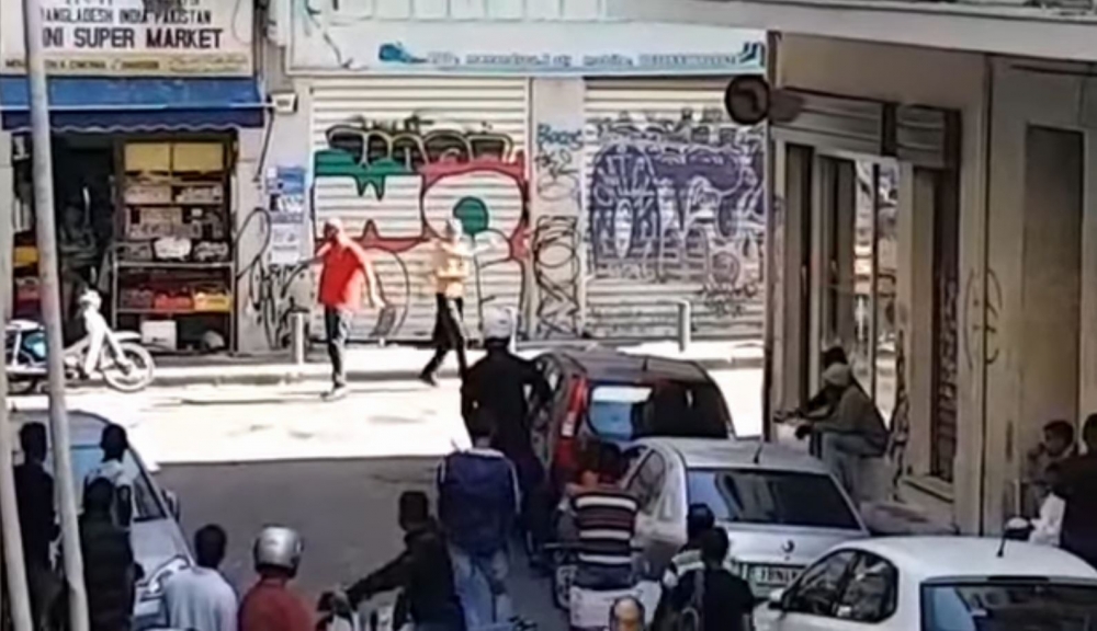 Страшен трилър в центъра на Атина: Въоръжен мъж заплаши гражданите (ВИДЕО)