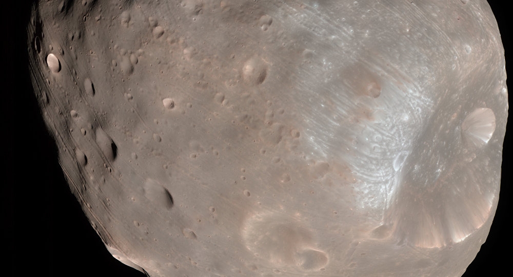 НАСА показа уникални СНИМКИ на един от спътниците на Марс 