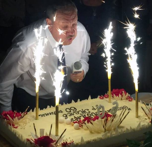 Бивш здравен министър вдигна грандиозно парти за 60-ия си юбилей 