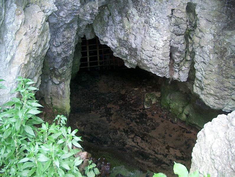 Петко влезе в Мусинската пещера за съкровище с черна коса, но излезе с бели кичури и жена му припадна като го видя (СНИМКИ)