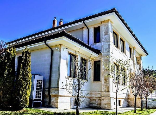 Невиждан лукс край Несебър: Къща в съседство на Митьо Очите се продава за 850 000 евро (СНИМКИ)