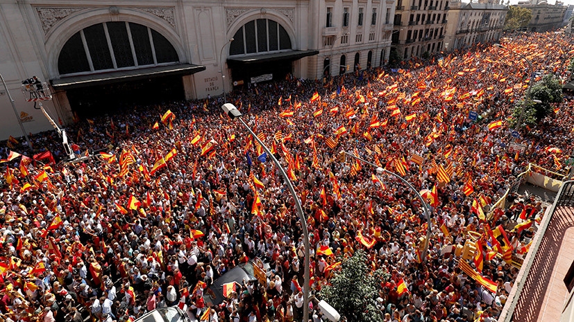 Обрат в Каталония? Стотици хиляди заляха Барселона с искане за единство с Испания (НА ЖИВО)