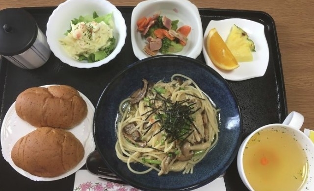 Няма го дори в някои наши ресторанти, ето с какво хранят болните в Япония (СНИМКИ)
