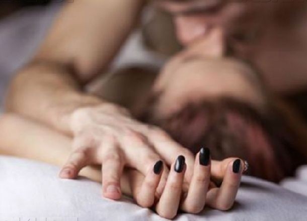 Изпепеляваща страст: 55-годишна издъхна в обятията на младия си любовник след орален секс