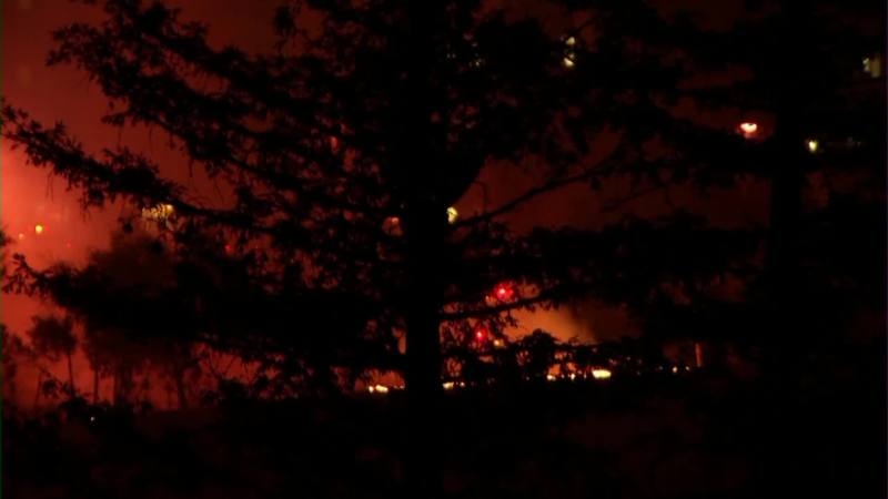 Огнен ад бушува в Калифорния! Пожари изпепелиха къщи и търговски сгради, евакуират хиляди (СНИМКИ/ВИДЕО)