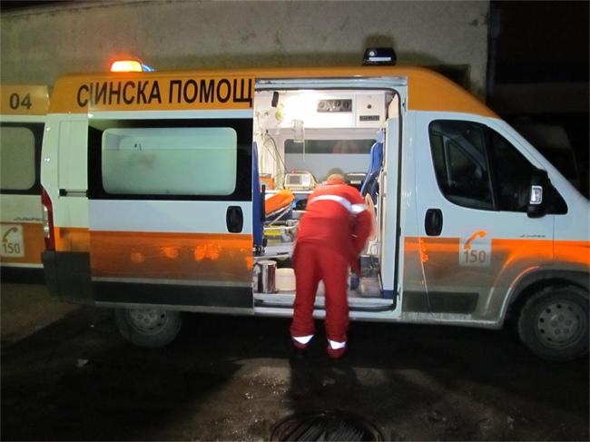 Сигнал до БЛИЦ! Жена влезе посред нощ в изоставена къща в София, откараха я с линейка