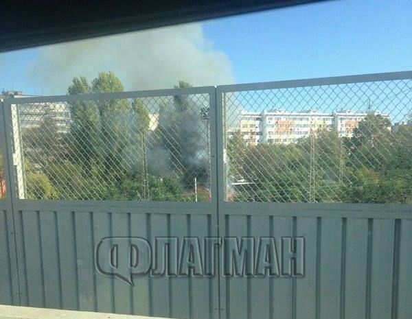 Нов огнен кошмар в Бургас! Пламнаха складове на БДЖ, подозират умишлен пожар 