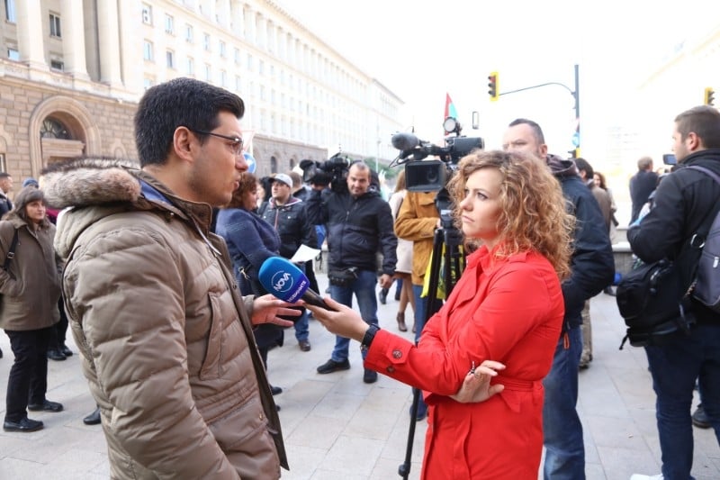 Соросоиди налазиха протеста на журналистите пред МС срещу ултиматума на Валери Симеонов (СНИМКИ/ВИДЕО)