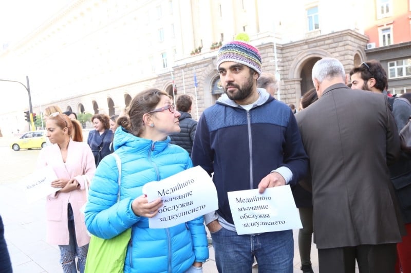 Соросоиди налазиха протеста на журналистите пред МС срещу ултиматума на Валери Симеонов (СНИМКИ/ВИДЕО)