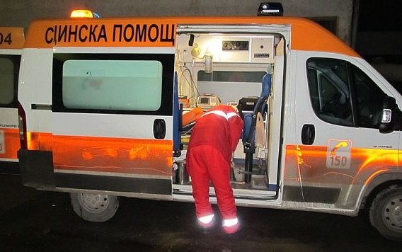 Сигнал до БЛИЦ! Кола прегази мъж в центъра на София 