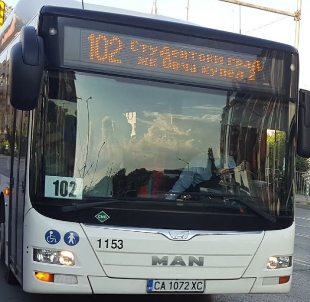 Сигнали до БЛИЦ: Кошмар с два автобуса на градския транспорт в София!