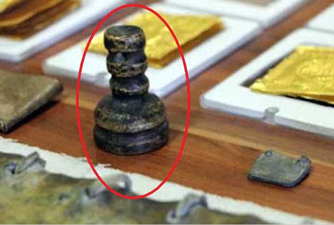 Историческа находка: Турската полиция нахлу в дома на "черен археолог" и откри печата на цар Соломон със 72 легиона джинове и демони заточени в реликвата