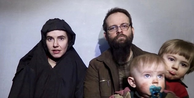 Канадски заложник на талибаните: Те убиха бебето ми, изнасилиха жена ми, другите ми три деца бяха родени в плен (СНИМКИ/ВИДЕО) 
