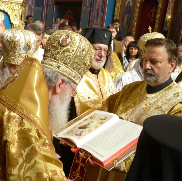 Негово Светейшество Патриарх Неофит прие поканата на семейство Арабаджиеви да освети новия православен храм „Въздвижение на Светия Кръст Господен“ в квартал "Лозенец"