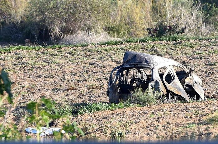 Разследващ журналист и върл критик на политиците в Малта загина при мистериозна експлозия край Валета (СНИМКИ/ВИДЕО)