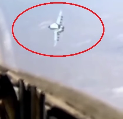 Екшън в небето: Ирански изтребител F-4 Phantom преследва американски F/A-18 Hornet над Сирия (ВИДЕО)   