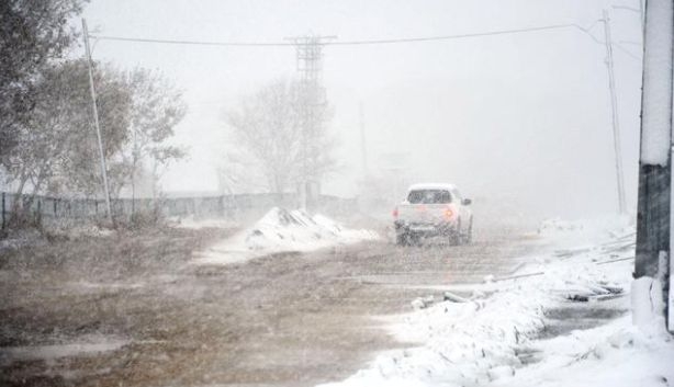 Студ и сняг връхлетяха Североизточна Турция (СНИМКИ)