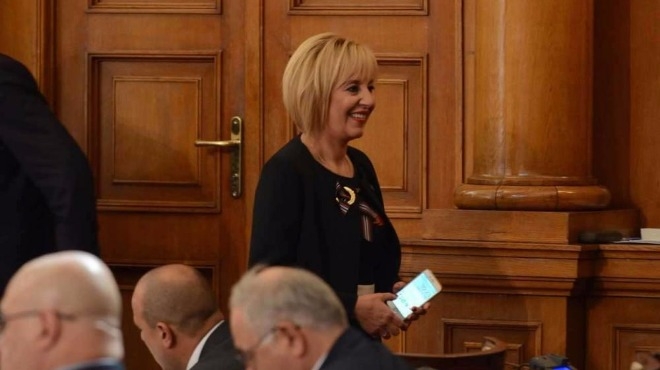 Парламентът сложи точка на безчинствата на ЧСИ, Мая Манолова ликува и обясни как ще бъдат защитени гражданите от тормоза им