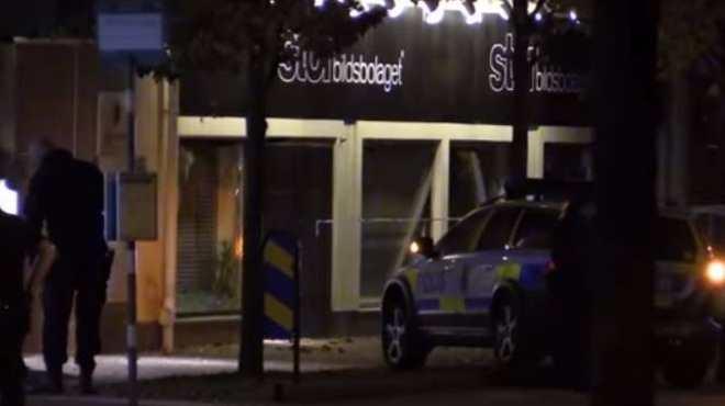Силен взрив разтърси полицейски участък в Швеция! Полицаите седнаха зад тенис маса и обявиха... (ВИДЕО)
