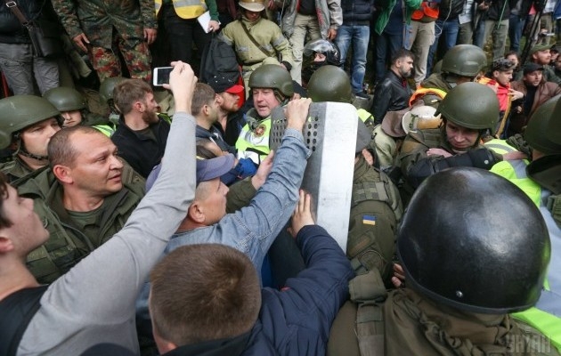 Полицията в Киев накара всички да настръхнат: Може да се повтори сценария с оръжие от миналия майдан (ВИДЕО)