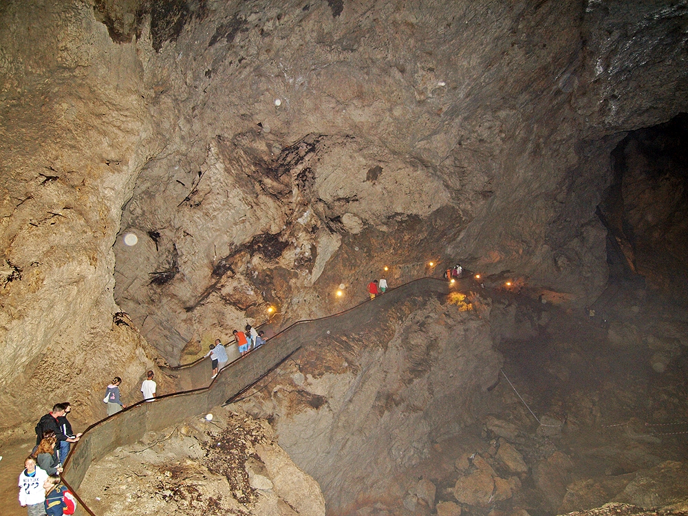 Мистериозна и призрачна: Най-страховитата пещера в България крие неподозирани и смъртоносни тайни!  
