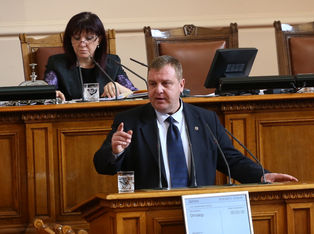 Каракачанов със силни думи за подалия оставка здравен министър и изтребителите МиГ-29