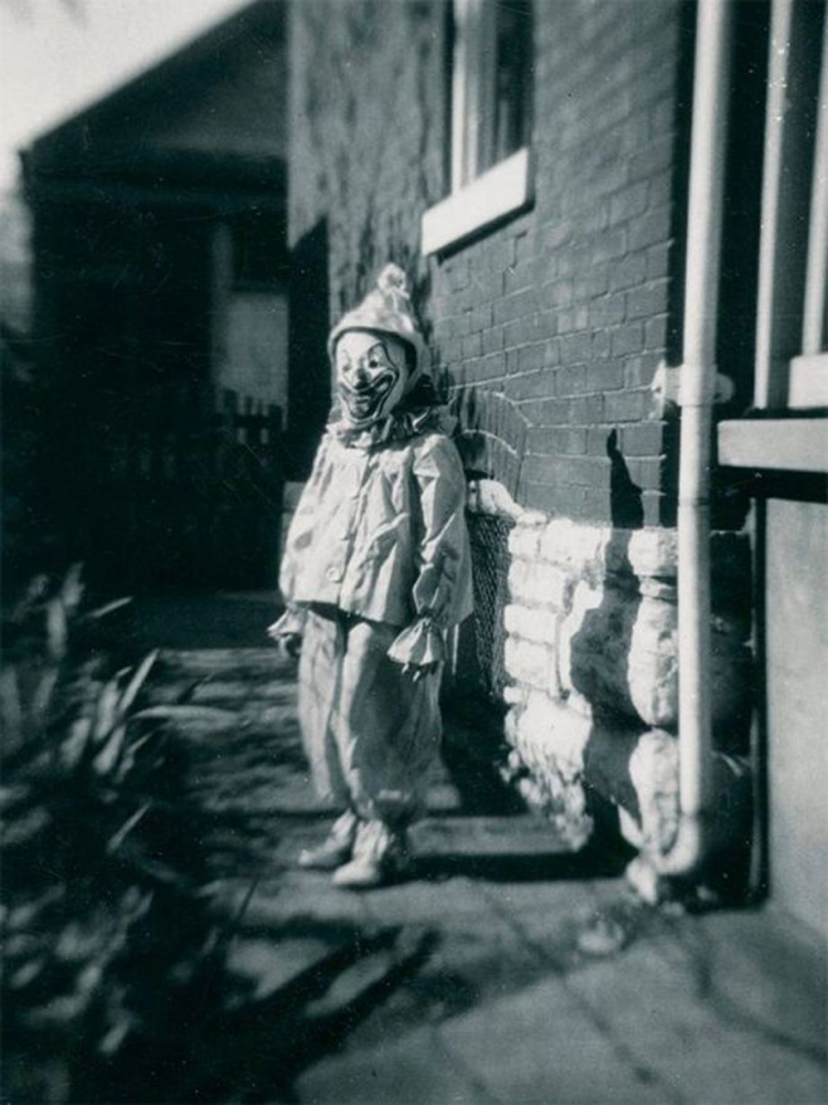 Забравете клоуните убийци! Щом видите зловещите костюми за Хелоуин от 30-те, няма да спите цяла нощ (СНИМКИ)