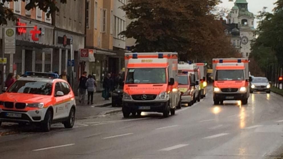 Кошмар в сърцето на Мюнхен! Въоръжен нападна минувачи с хладно оръжие, цялата полиция е по петите му 