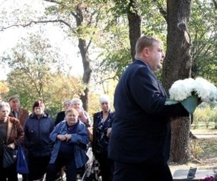 Красимир Каракачанов почете паметта на войниците, загинали в мирно време