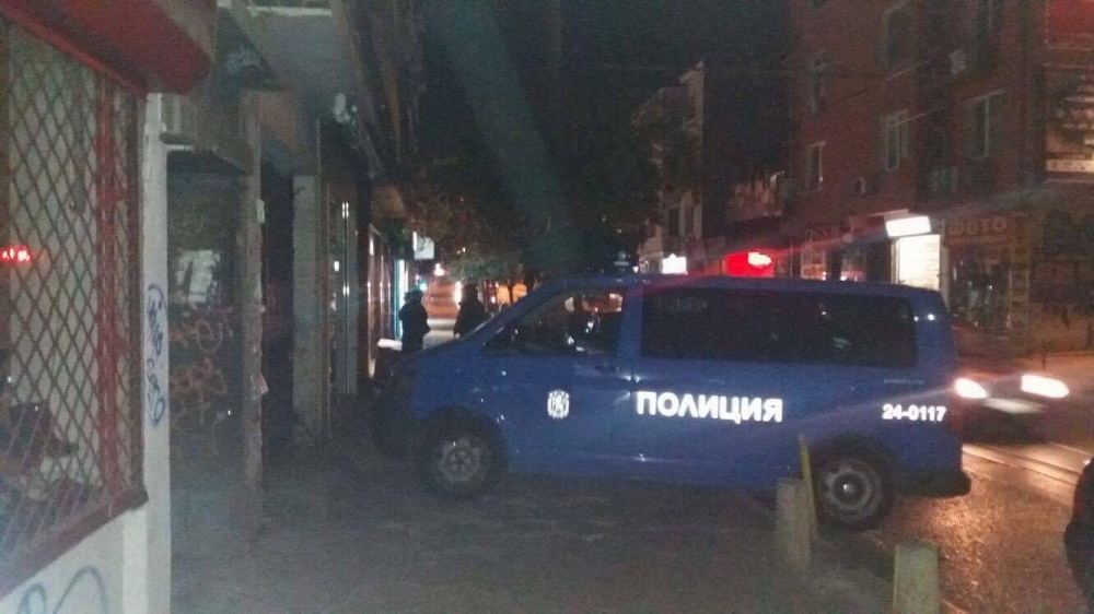 Извънредно в БЛИЦ: Труп на мъж лежи в центъра на София! (СНИМКИ)