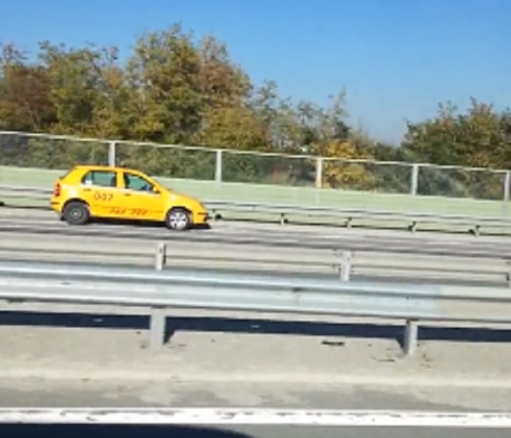 Дивотия! Таксиджия втрещи всички със 100 км/ч в насрещното на магистрала "Люлин" (ВИДЕО)