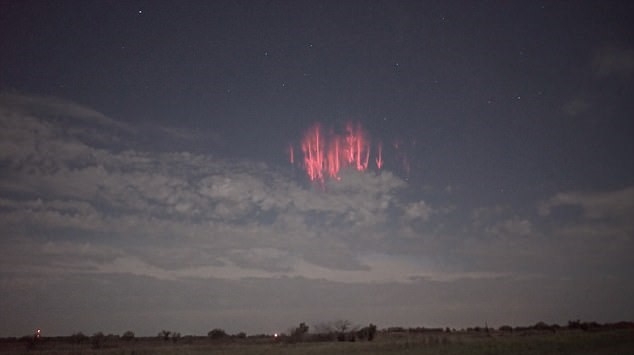 Всички са в шок! Мистериозно явление в небето над Оклахома (СНИМКИ)