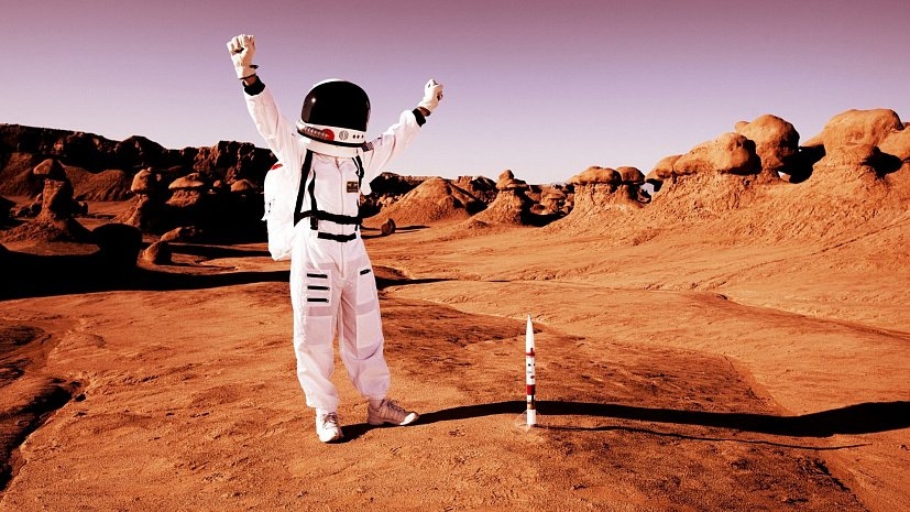 Първите хора се разходиха на Марс (ВИДЕО)