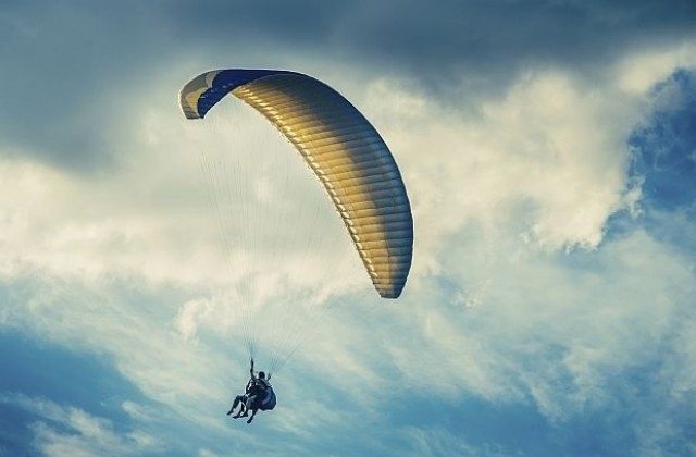 Американка отпразнува 94-ия си рожден ден със.... скок с парашут (ВИДЕО)