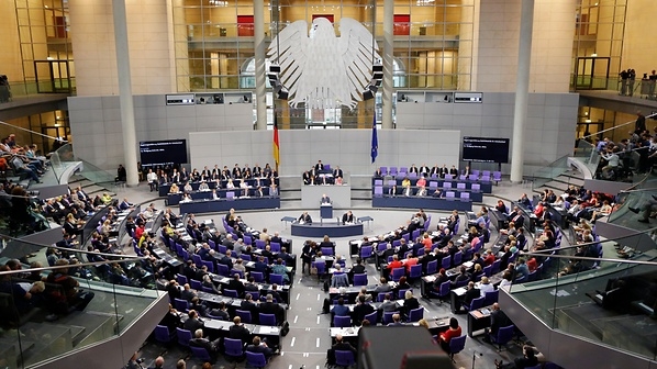  „Алтернатива за Германия“ нападна другите партии в Бундестага