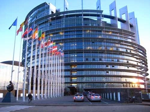 "Политико" с шокиращо разкритие за секс терор и изнасилвания в Европейския парламент, поне 30 са жертвите, сред които има и мъже!