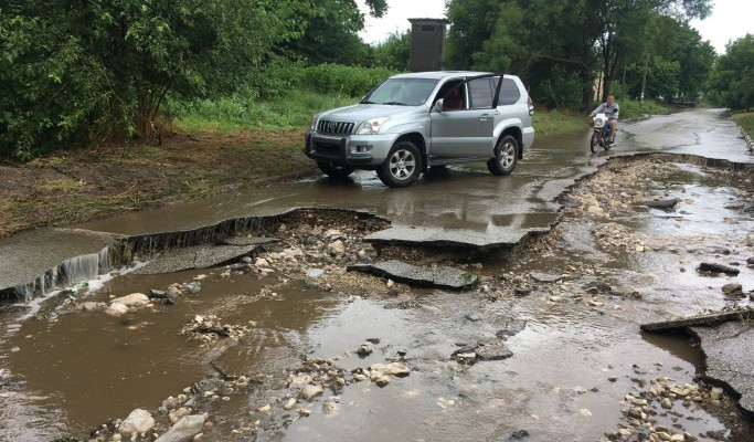 Тъжна гледка: Ето ги пътищата и села в Камено и Бургаско, опустошени от потопа (ВИДЕО)