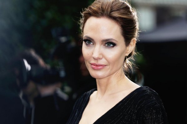 Анджелина Джоли забърса мистериозен богаташ от Албиона 