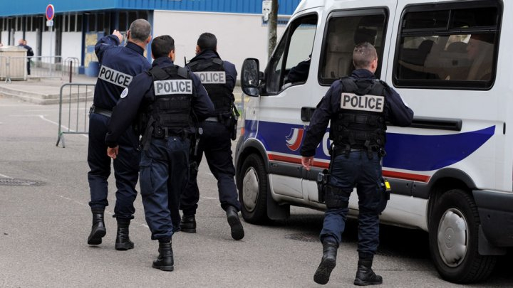 Президентът на Франция даде по-широки правомощия на полицията
