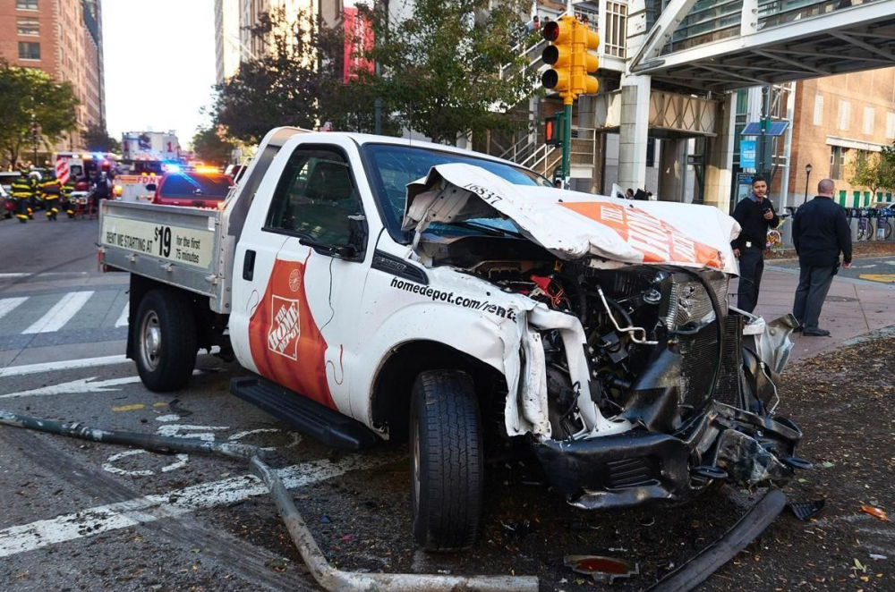Подробности за ужаса в Ню Йорк: Касапинът е крещял "Аллах Акбар!" и е газил с камиона си наред, още събират трупове (СНИМКИ)