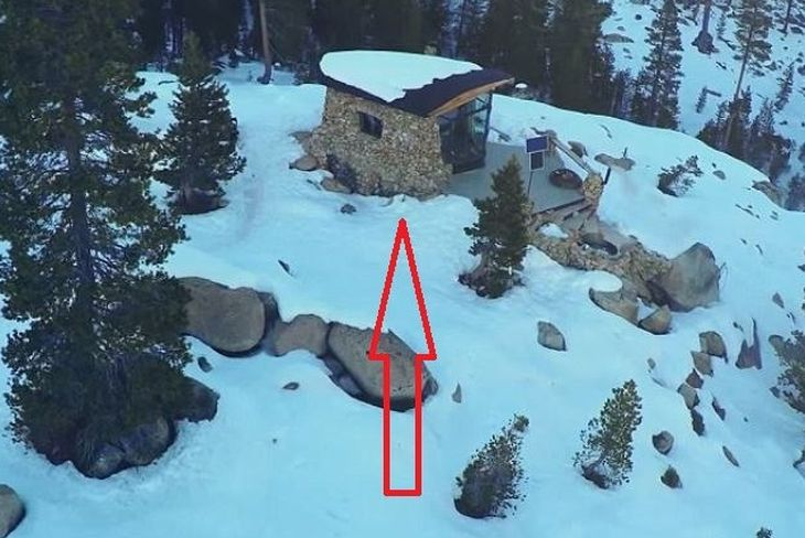 Журналистка откри малка странна къща насред планината, но когато надникна вътре… (ВИДЕО)
