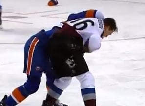 Жесток бой между руснак и американец в НХЛ (ВИДЕО)