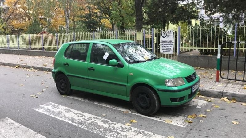 Пловдивчанин "паркира като идиот" и ето какво му се случи (СНИМКИ)