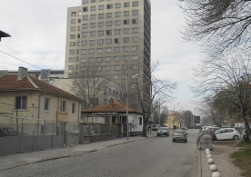 Искат поне 6,6 милиона за 14-етажен изоставен хотел в Пловдив