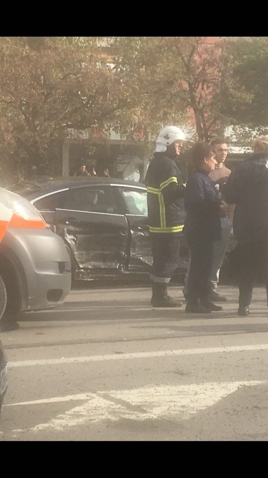 Извънредно и първо в БЛИЦ! Страшно меле на възлово столично кръстовище, хвърчат линейки, режат ламарини, за да вадят ранените (СНИМКИ)