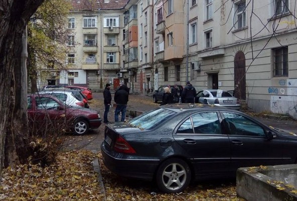 Извънредно! Окошариха двама в Перник, подозират, че са замесени в взрива на банкомата (СНИМКИ)