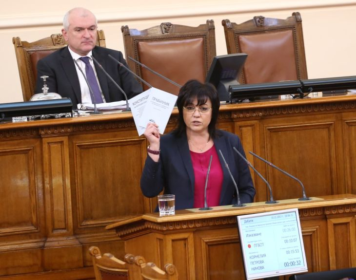 В парламента става страшно! Цветанов и Нинова се изпокараха заради страхливците, „дебилните българи“ и Борисов (СНИМКИ)