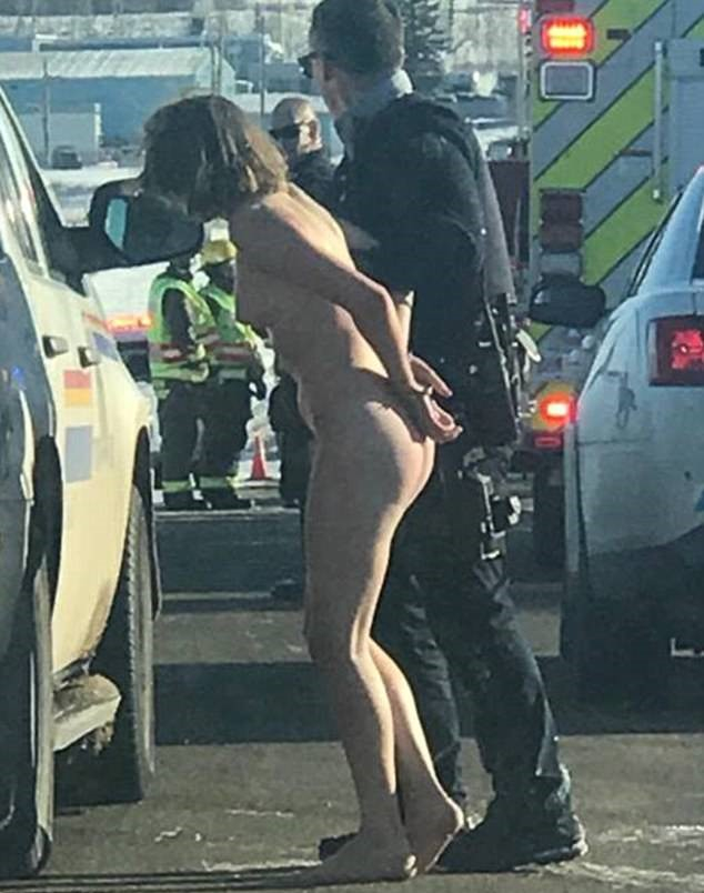 Полицията разкри мистерията за голите мъж и 4 жени, катастрофирали зрелищно заради оргия (СНИМКИ/ВИДЕО 18+)