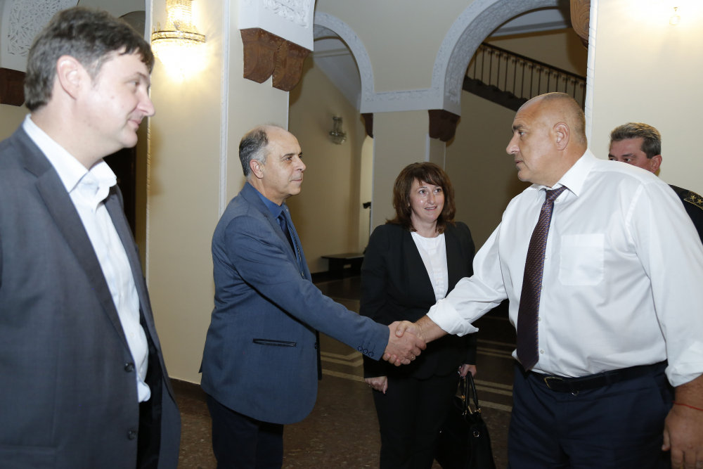 Борисов посрещна кметовете на Чепеларе и Самоков в Министерски съвет и се разбра с тях да... (СНИМКИ)